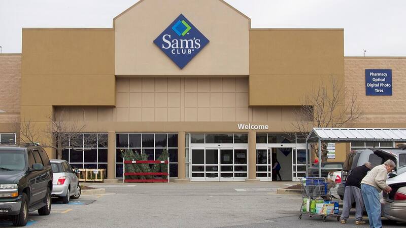 La tienda está mejorando los salarios de sus empleados.