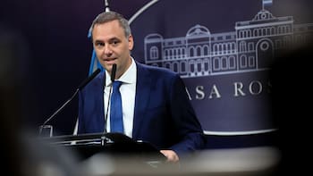 Adorni le respondió a Macri: “Le jugó una mala pasada la nostalgia”