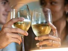 La bebida alcohólica que previene las enfermedades de la boca y elimina bacterias