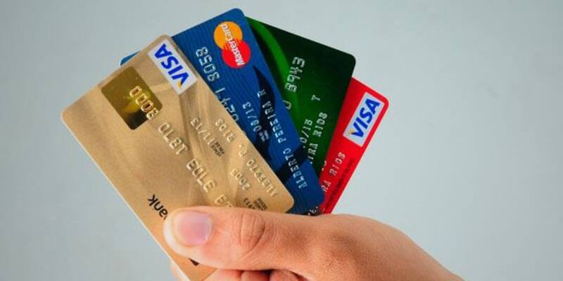 Las tarjetas de crédito son vulnerables a los fraudes en línea. Fuente: Freepik