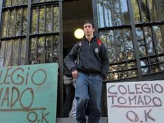 Alumnos levantaron las tomas y marcharon al Ministerio de Educación