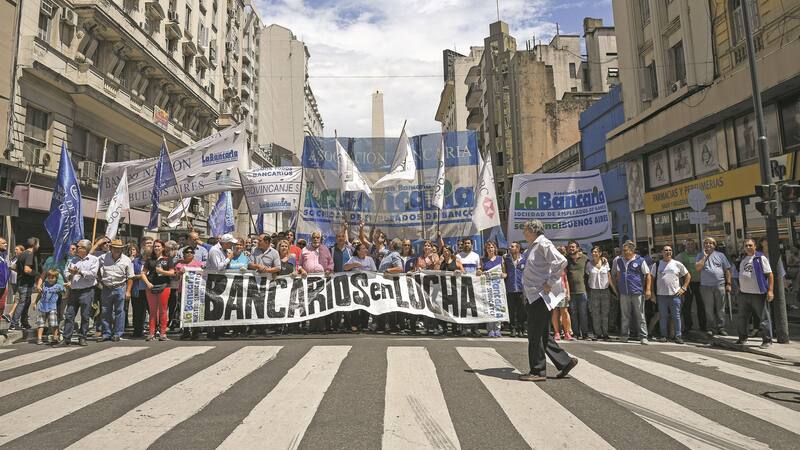 Con el nuevo aumento, cuánto cobran los bancarios en diciembre junto con el aguinaldo.