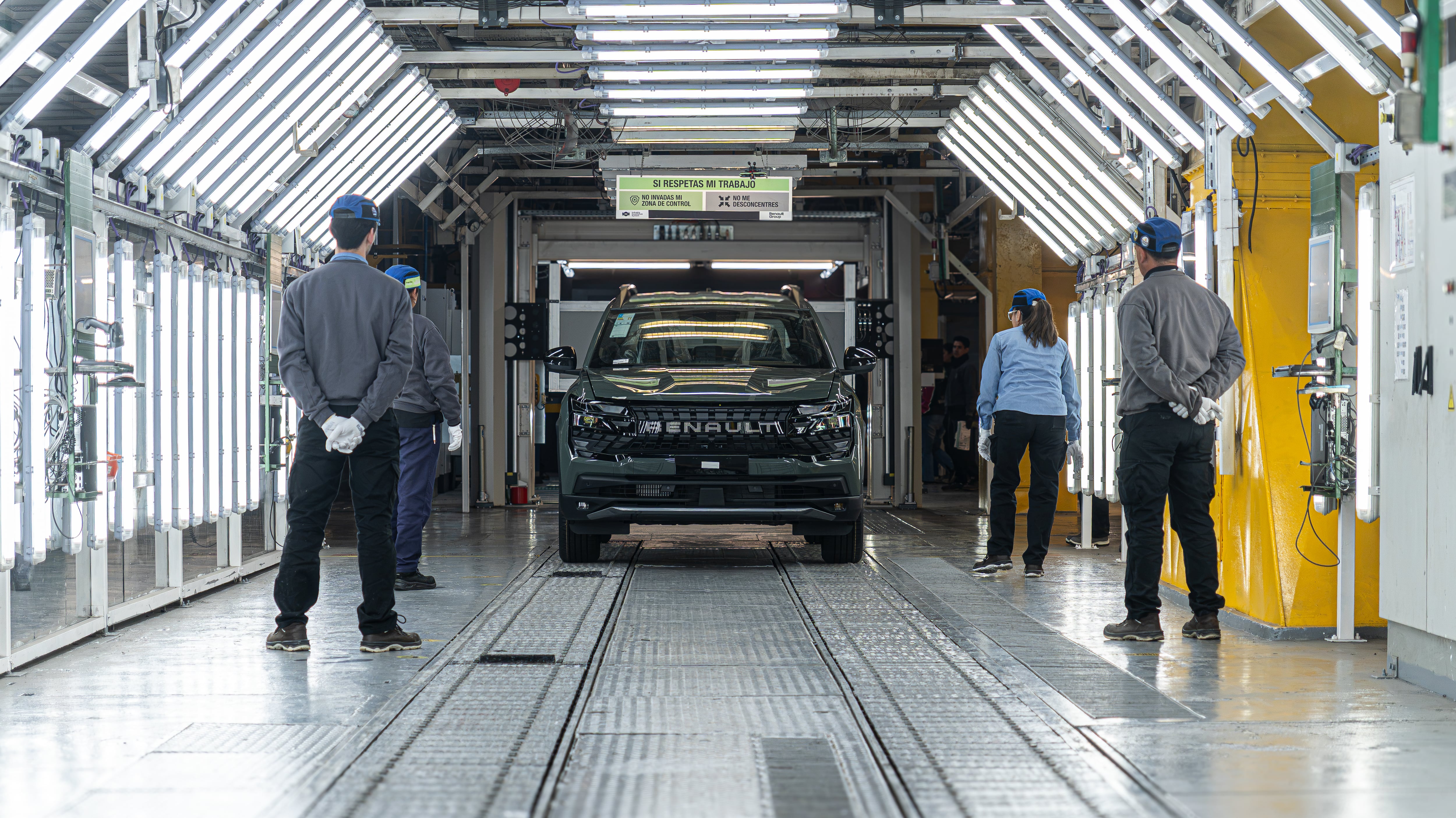 Una fábrica pionera de la industria automotriz local revivió con la producción de una pick up