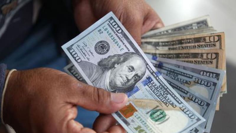 Los policías también recibirán un bono por certificarse.