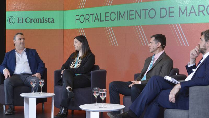 Escobar (Acindar), Senia (Techint) y Giusti (Camuzzi), con Hernán de Goñi, director periodístico de El Cronista