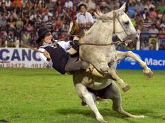 Polémica en Jesús María por nuevas reglas para los jinetes del Festival y el uso de facones