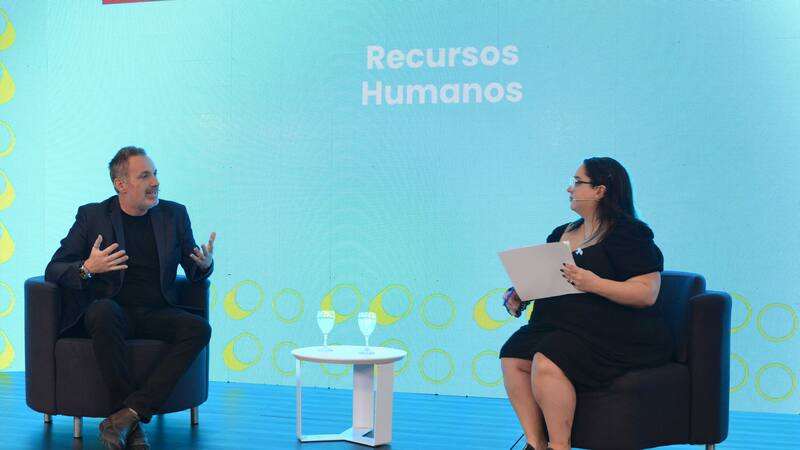 Martín Leroy (Chief Happiness Officer de Grupo Aukera Consultores) y Florencia Pulla (El Cronista)