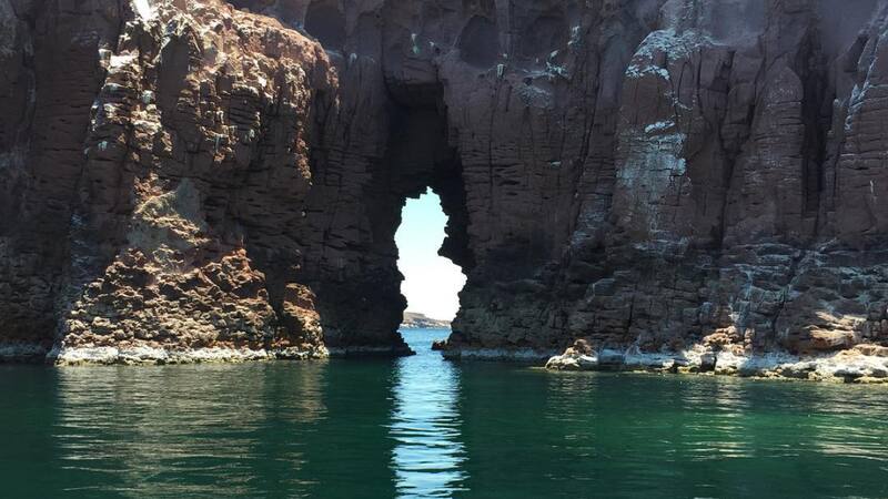 Esta isla de Baja California Sur tiene los paisajes más deslumbrantes de la zona.
