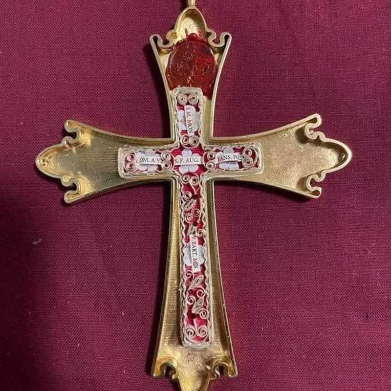 Detalles de la cruz que usará el papa Leon XIV. Fuente: Archivo.