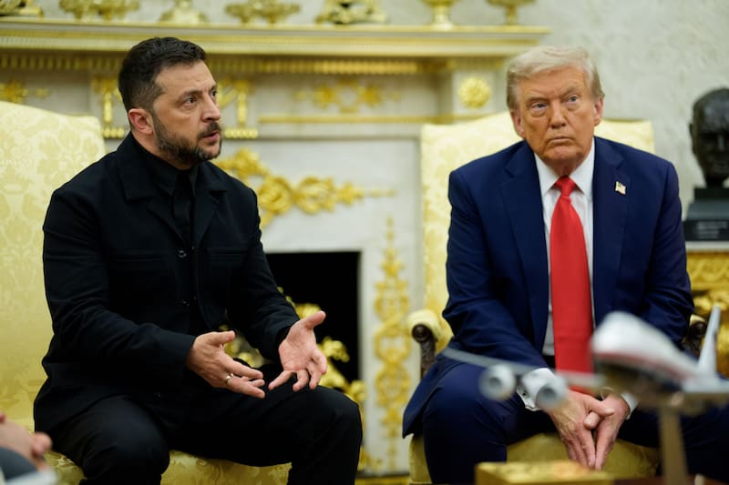 Tres funcionarios europeos confirmaron que Trump dedicó gran parte del encuentro a aleccionar a Zelensky, repitiendo los argumentos de Putin sobre el conflicto y alentándolo a aceptar la propuesta rusa. Foto: EFE.