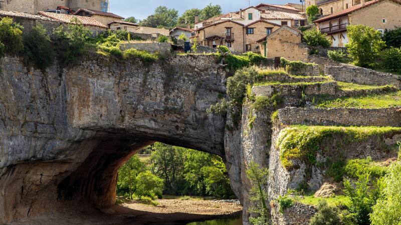 Escapadas: esta villa está en Burgos, tiene 161 habitantes y más de 157 bodegas escondidas bajo tierra