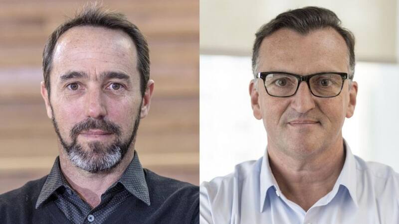 A la izquierda, Marcos Galperin, CEO y fundador de Mercado Libre; a la derecha, Martín Migoya, CEO y fundador de Globant.