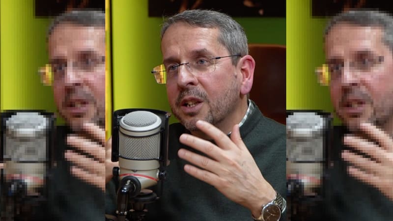 "En Finlandia los niños se descalzan. Debemos humanizar las aulas en el país"