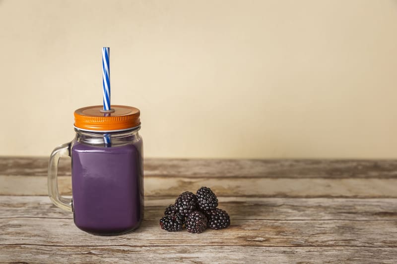 La vitamina K en las zarzamoras también ayuda a mantener huesos fuertes y prevenir enfermedades óseas. (Foto: Freepik.es)