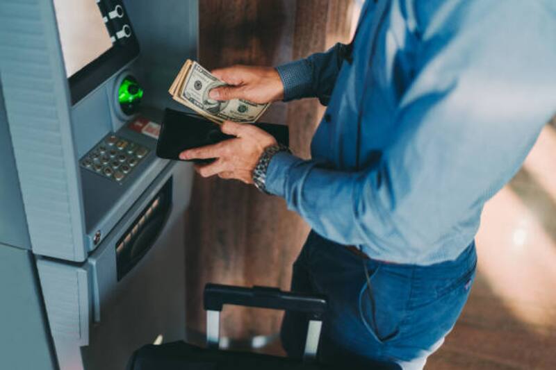 A partir del 28 de junio, los cajeros automáticos deberán incluir una serie de diversas innovaciones, con la finalidad de brindar un mejor servicio. Fuente: iStock.