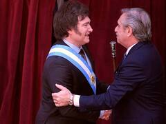 La chicana de Milei a Alberto Fernández tras su imputación: le ofreció cuidar a Dylan