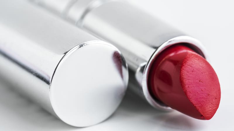 Recuerda abrir los productos y vigilar su textura, si se han producido cambios en ella, deberías desecharlos.