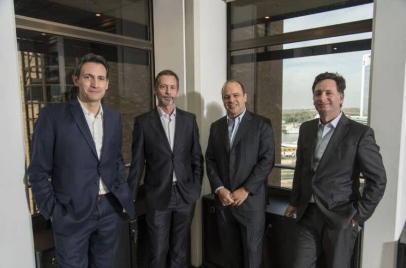 Liban Kusa junto con sus colegas de Bruchou & Funes de Rioja.