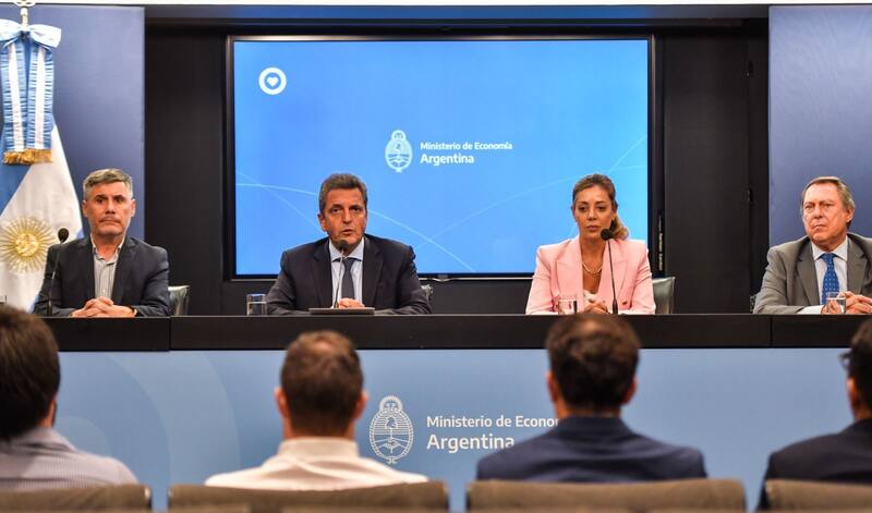 Sergio Massa y Flavia Royón deberán acelerar la suba de tarifas en la energía.