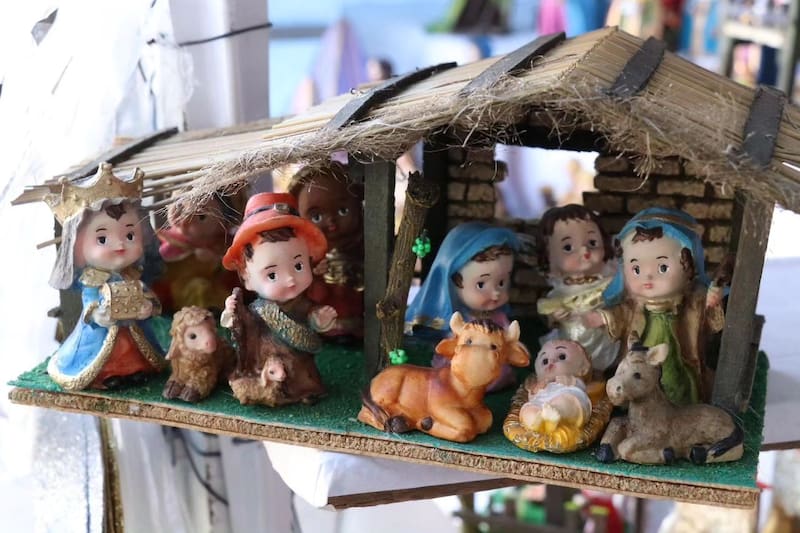 El tianguis de Navidad más famoso de la CDMX es el de la fábrica antigua de Río Blanco y allí se puede comprar todo para la decoración del hogar, en época de fiestas decembrinas. Foto: Instagram @gdlcrece