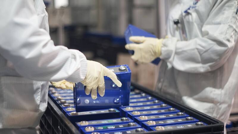 Las baterías de los autos eléctricos, una de las causas del boom del litio