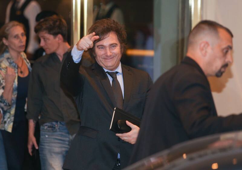 Milei estuvo todo el día dentro del Hotel Libertador, en donde está realizando sus primeras acciones como presidente electo.