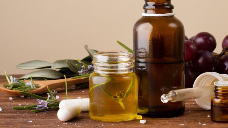 Mezclar vinagre con aceite de oliva puede traer beneficios para la salud. (Fuente: archivo)