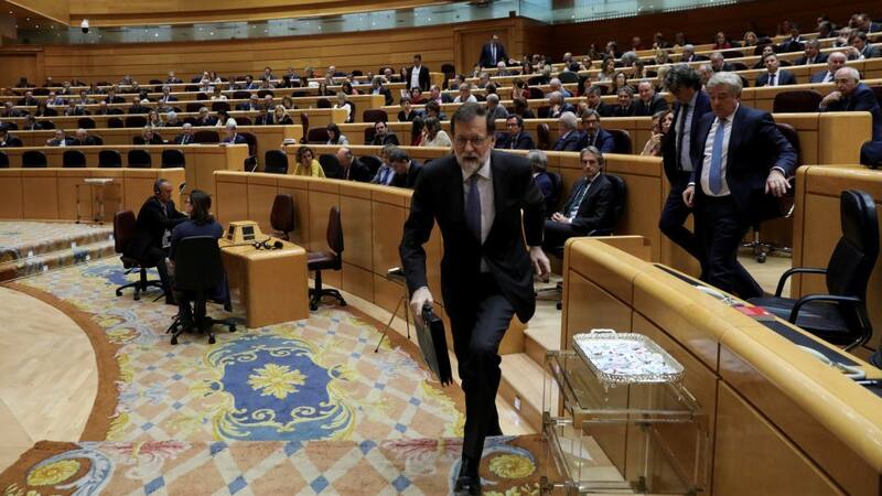 Rajoy abandona la sesión tras enterarse de la aprobación de la independencia catalana