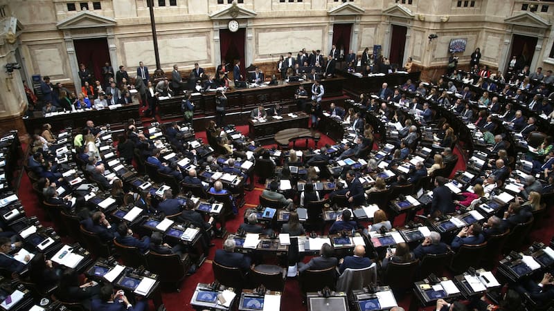 Se aprobaron la Ley Bases y el paquete fiscal: uno por uno, cómo votó cada diputado.