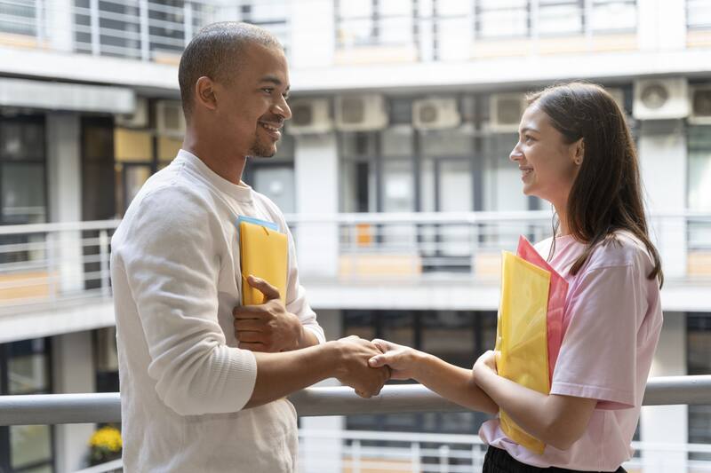 Practicar el Omotenashi implica ser amable y generoso con los demás, lo que puede llevar a una mayor satisfacción personal y felicidad. (Fuente: Pexels)