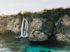 El país de Sudamérica que tiene el salto de agua más alto del mundo: supera a las Cataratas del Niágara y a las de Iguazú