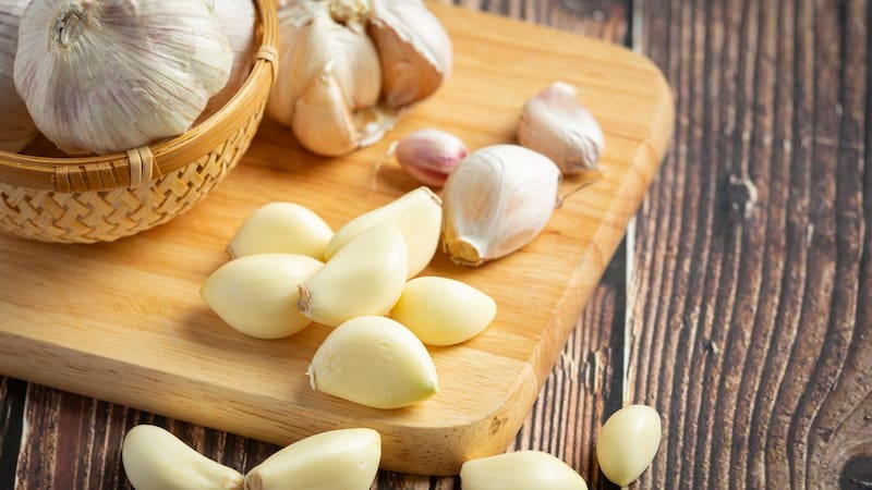 Aprende a almacenar correctamente el ajo y evita que se pudra o se germine.