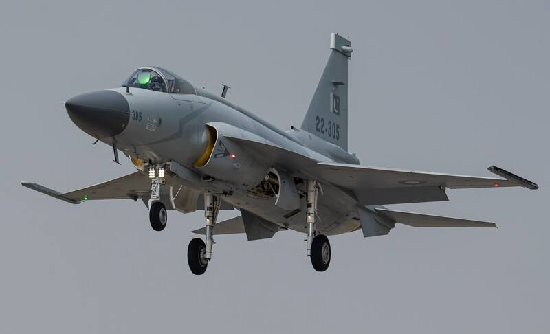 Los aviones JF-17 que ofrece China a la Argentina