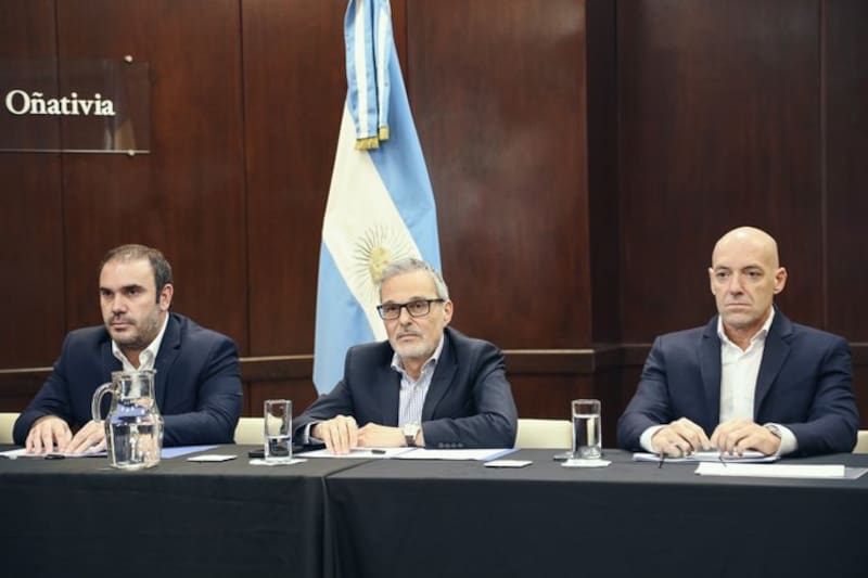 El ministro de Salud, Mario Russo, llevó adelante una reunión con ministros y autoridades provinciales para presentar el plan de implementación de la receta electrónica.