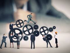 Los 10 sesgos que producen una grieta entre la empresa y su personal: cómo detectarlos, qué dice la ciencia y cómo superarlos