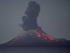 La increíble erupción del volcán Krakatoa en Indonesia