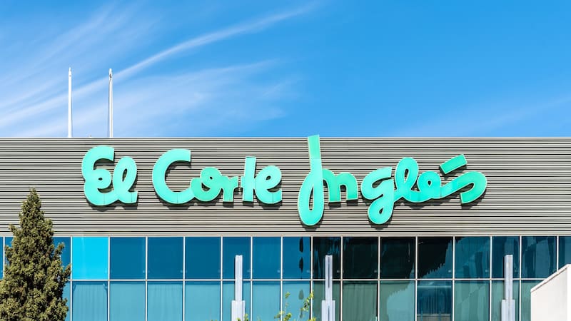 Los nuevos empleados recibirán formación gratuita para adaptarse a sus funciones en El Corte Inglés.