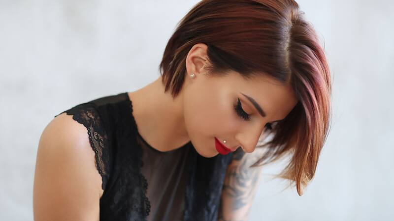 Este corte para el verano rejuvenece el rostro por su estilo con capas y fresco.