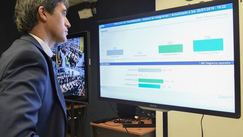 Adrián Pérez, secretario de Asuntos Políticos, durante el simulacro realizado con la prensa antes de las PASO.