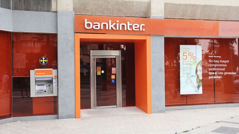 Bankinter cambia su calendario de pagos: adelanta la fecha de cobro de la paga extra de verano.