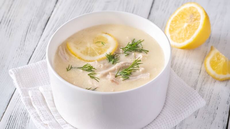 Originaria de Grecia, esta sopa es reconfortante y ofrece muchos beneficios para el organismo.