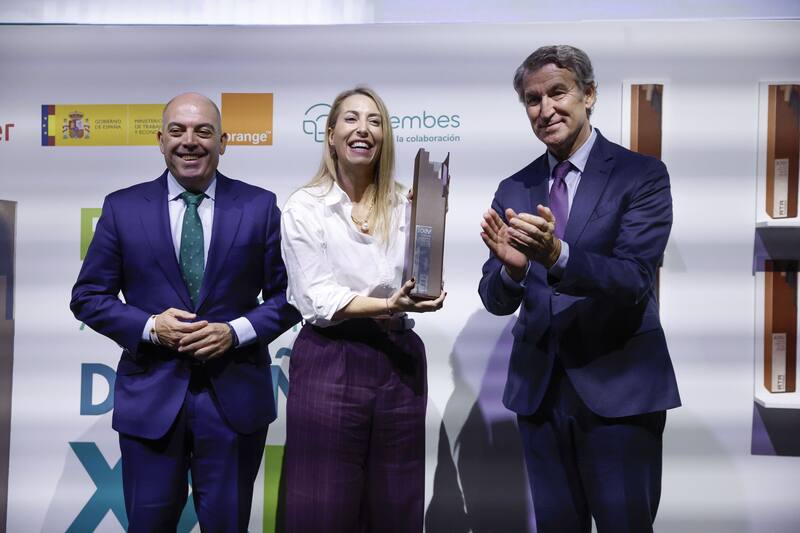 La propuesta de Feijóo busca reducir la carga administrativa y fiscal que enfrentan los autónomos en su actividad diaria. (Fuente: EFE / Javier Lizón)