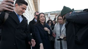 María Corina Machado le entregó su medalla del Nobel de la Paz a Donald Trump en la Casa Blanca