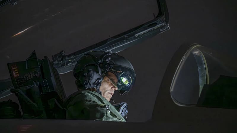 La decisión de España de no unirse al acuerdo con Alemania, Italia y Reino Unido para dotar a los pilotos de los cazas Eurofighter con el avanzado casco Striker II ha generado interrogantes y preocupación. (Imagen: Eurofighter)