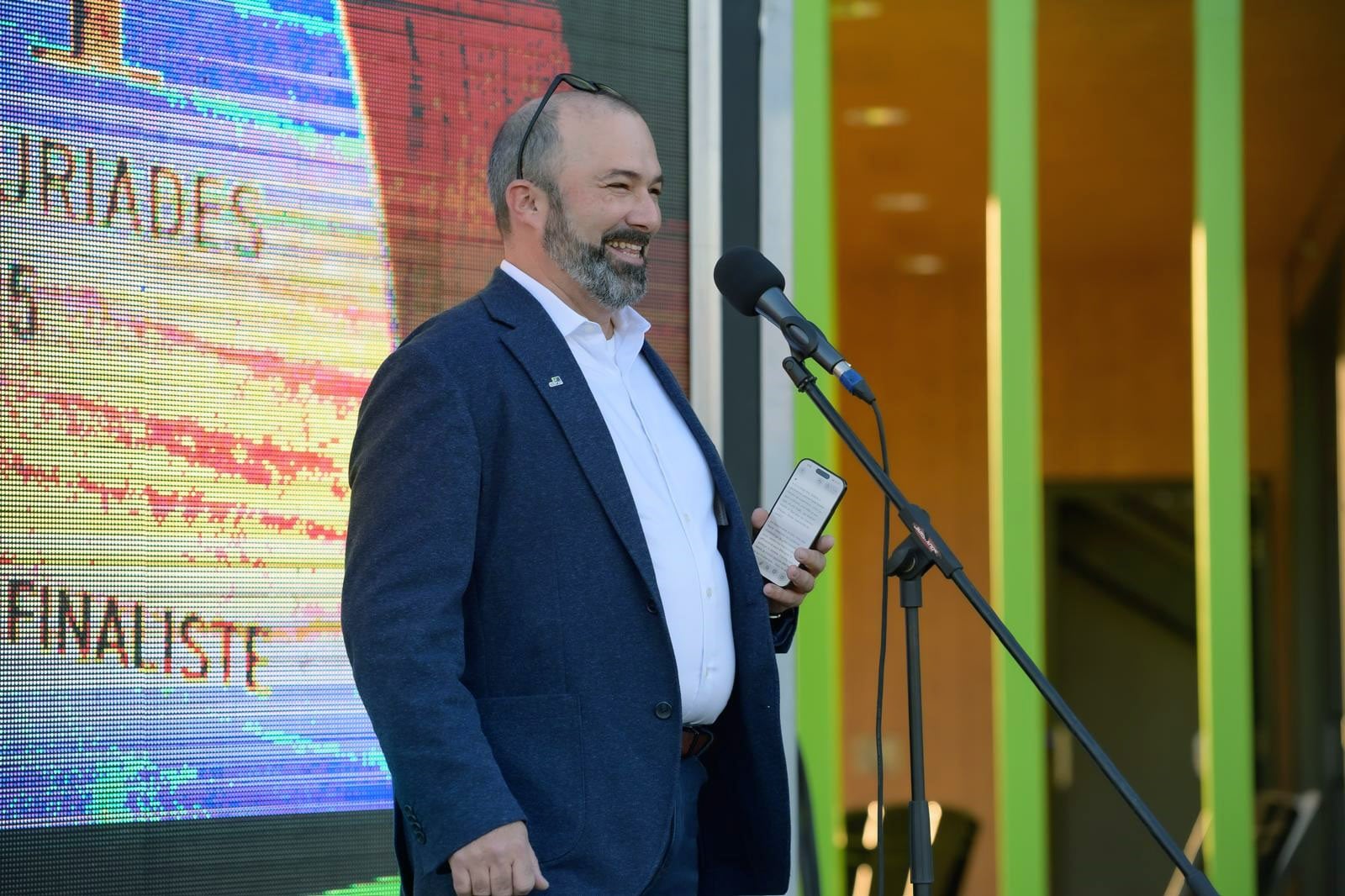 David Salerno aprendió desde temprano que el conocimiento solo se vuelve útil si se transmite con intención.