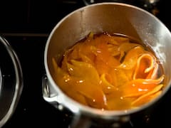 Hervir cáscaras de naranja en vinagre: por qué recomiendan esta mezcla y para qué sirve
