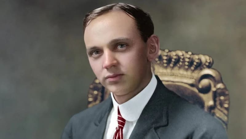 Cayce también es famoso por sus lecturas sobre salud, espiritualidad y vidas pasadas, y sus seguidores creen que muchas de sus visiones sobre cambios geográficos y climáticos aún están por cumplirse.