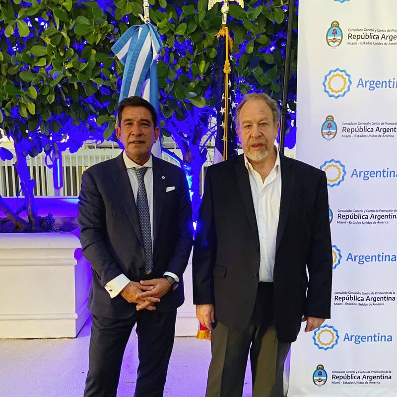 Leandro Fernández Suárez y Edgardo Kutner, subsecretario de Economía del Conocimiento.