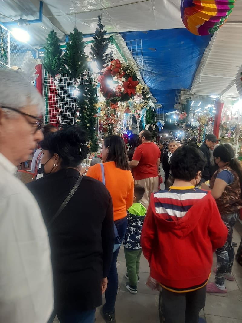 El mejor tianguis de Navidad de Guadalajara se encuentra en el parque Jardín El Refugio y estará abierto hasta el 22 de diciembre para comprar decoración navideña para el hogar. Foto: Facebook Feria Navideña Jardín Refugio