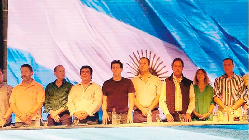 Todos los sectores internos juntos: Scioli, intendentes Fénix y Esmeralda, el Movimiento Evita y La Cámpora